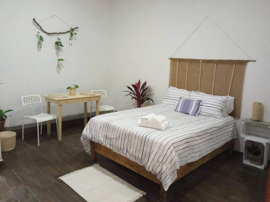 Santo Domingo Apartment | Room Downtown Tepoz. Habitación Centro Tepoz.