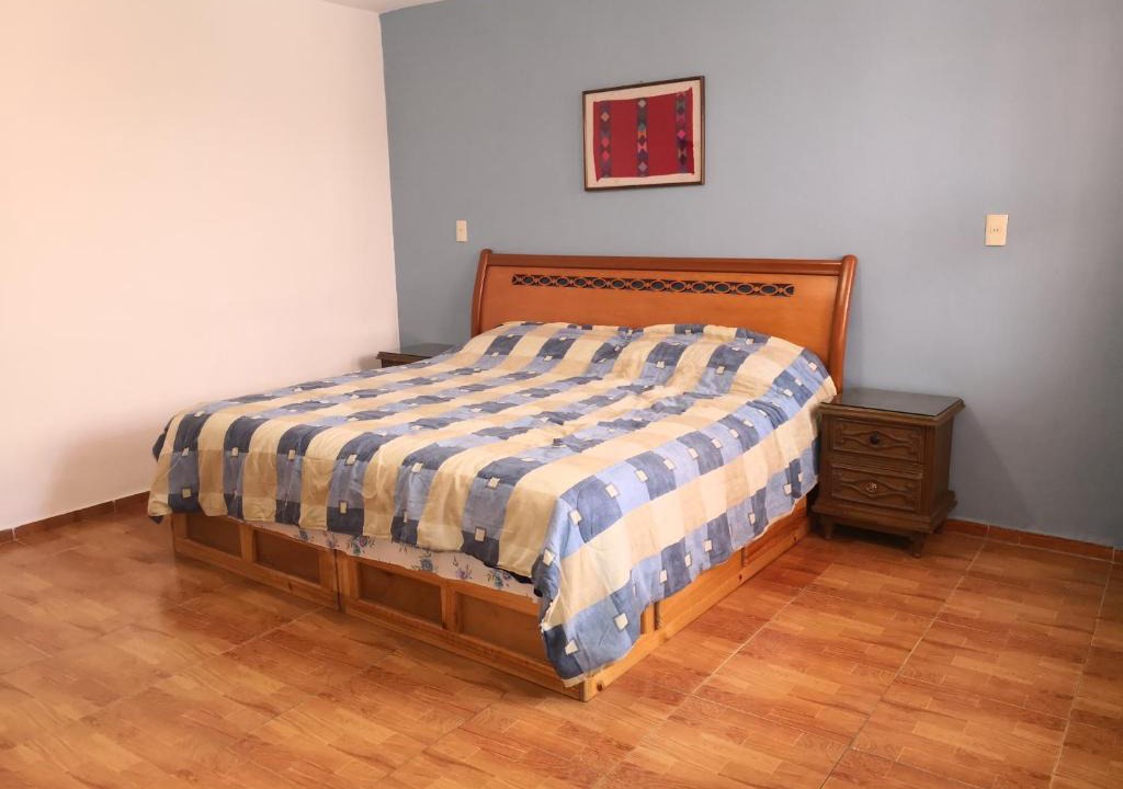 Del Cerrillo House | Room in House - Awesome King Room In City Center