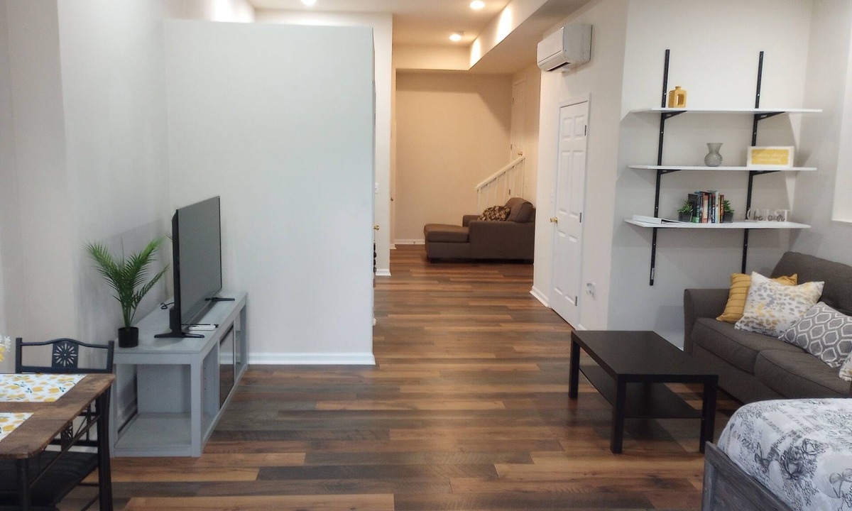 George Washington Apartment | Roomy Studio Basment Apartment - 5 Min to Downtown