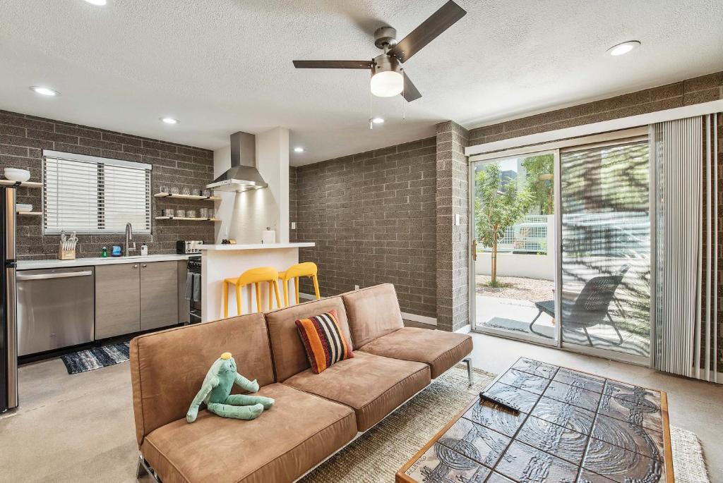 Evans Churchill Apartment | Roosevelt Row! 1 bedroom & pool!