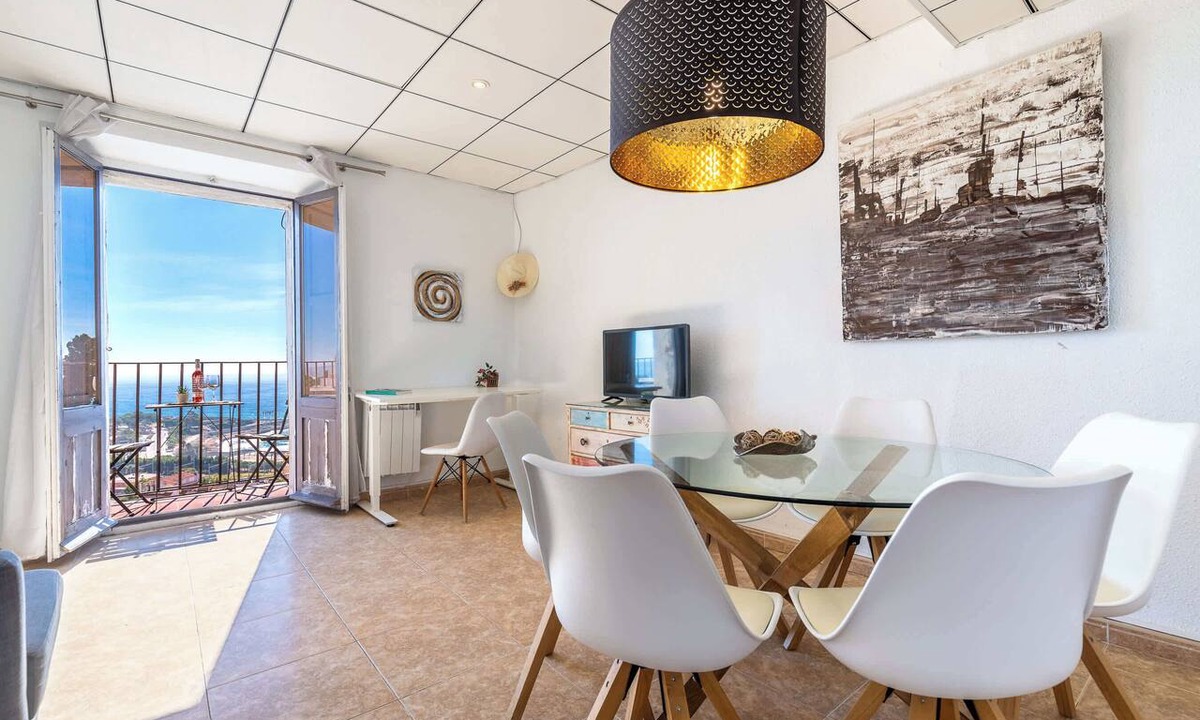 Old Town Apartment | Rovellat - Unik Vacation