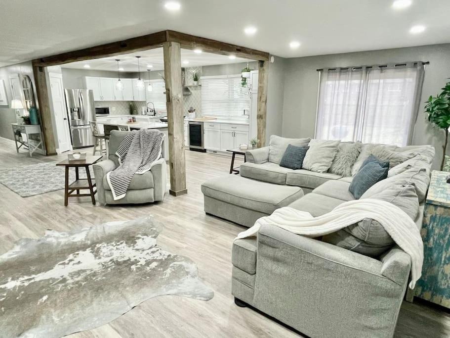 Greenwood House | Rustic Chic in Charming Center Grove