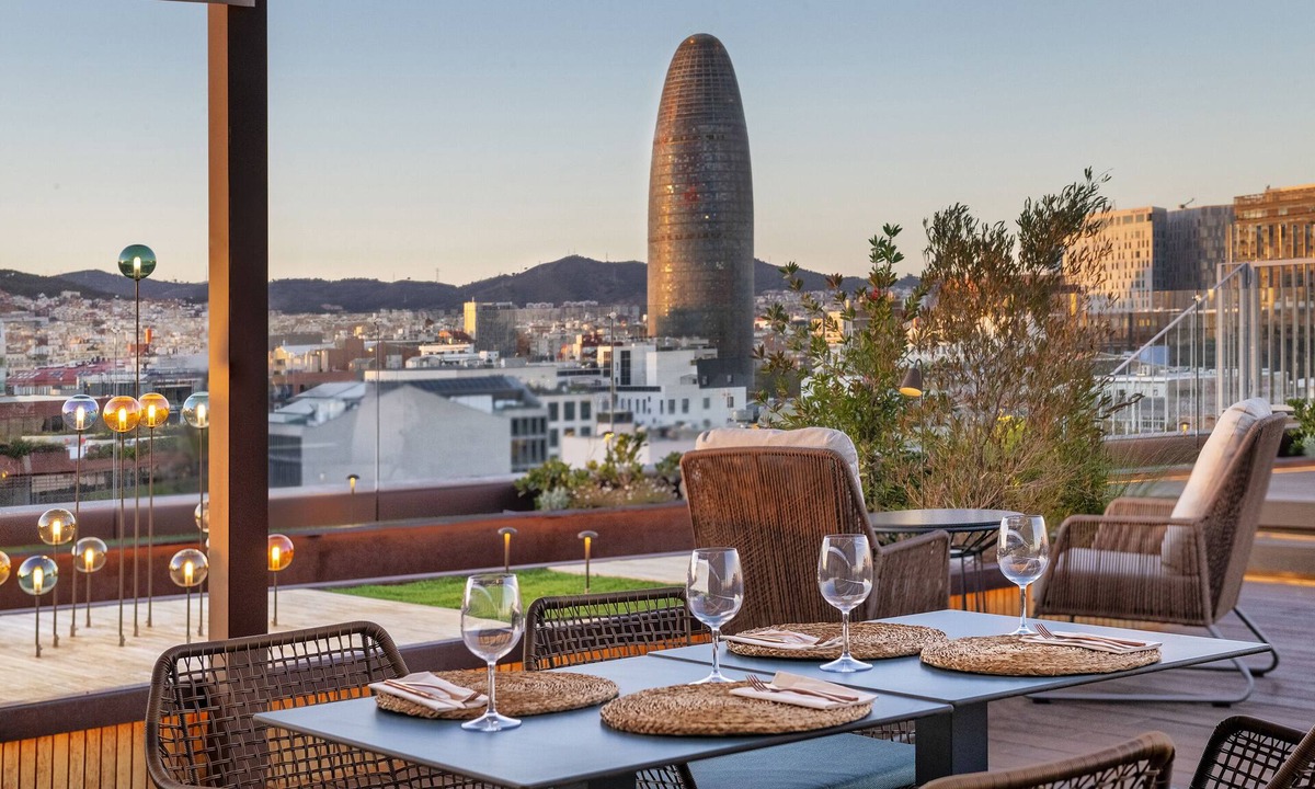 El Parc i la Llacuna del Poblenou Hotel | Sallés Hotel Pere IV