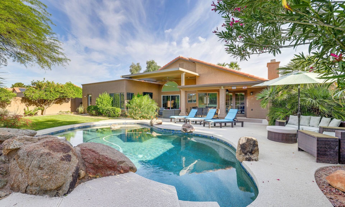 Warner Ranch House | Saltwater Pool & Grill: Tempe Retreat!