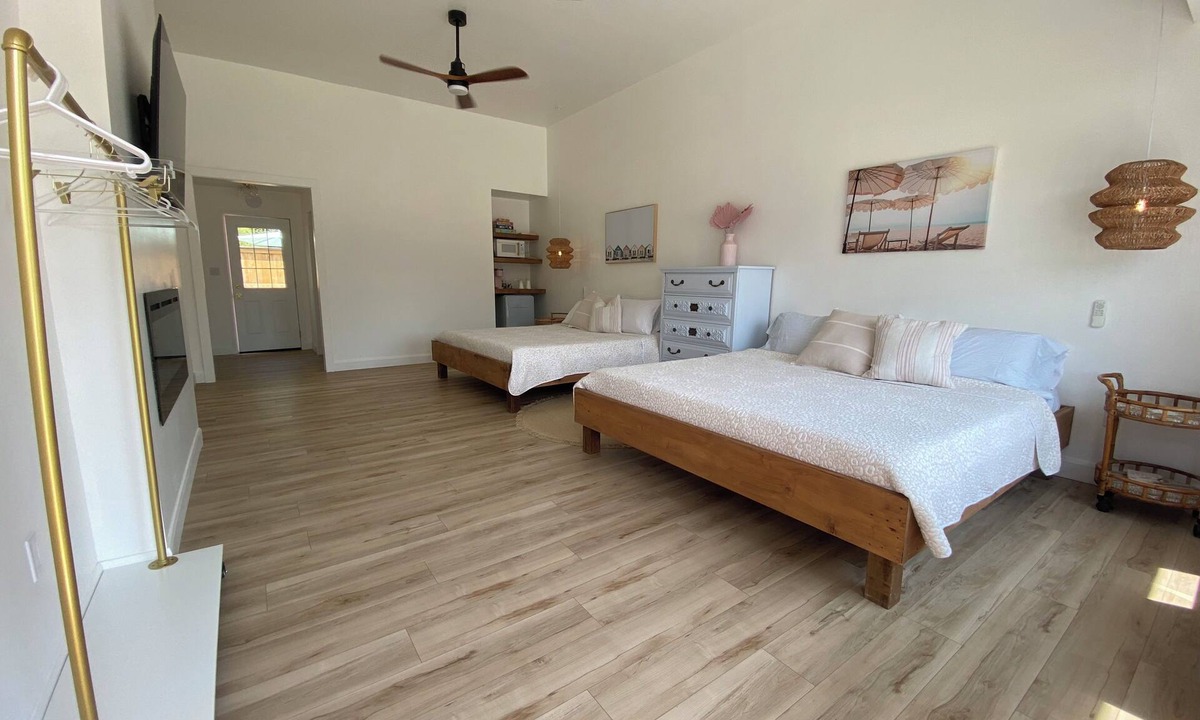 Sauble Beach House | Sauble Beach Flat1 - BOOK FOR MAY OR JUNE AND GET A SIGNIFICANT DISCOUNT!