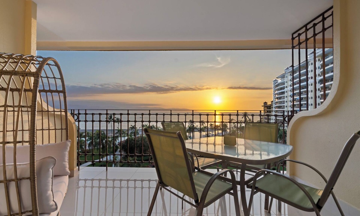 Marina Vallarta House | SeaFront Condominium in Puerto Vallarta