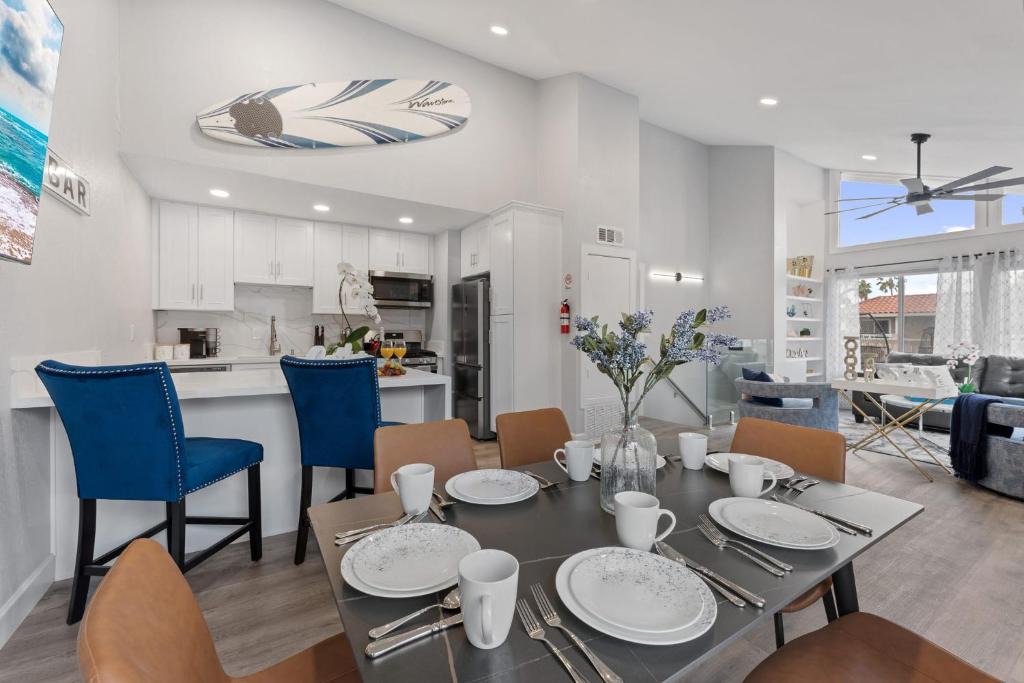 Huntington Beach House | Searenity Suite- Peekaboo Ocean view 1 min walk to Beach