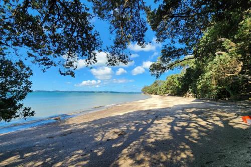 Beachlands House | Seaside Premium Home with Spa Pool near Beach