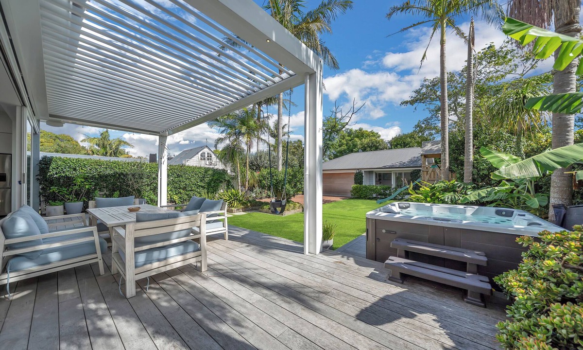 Devonport House | Seaside Serenity: Exquisite Villa by Bespoke Stays