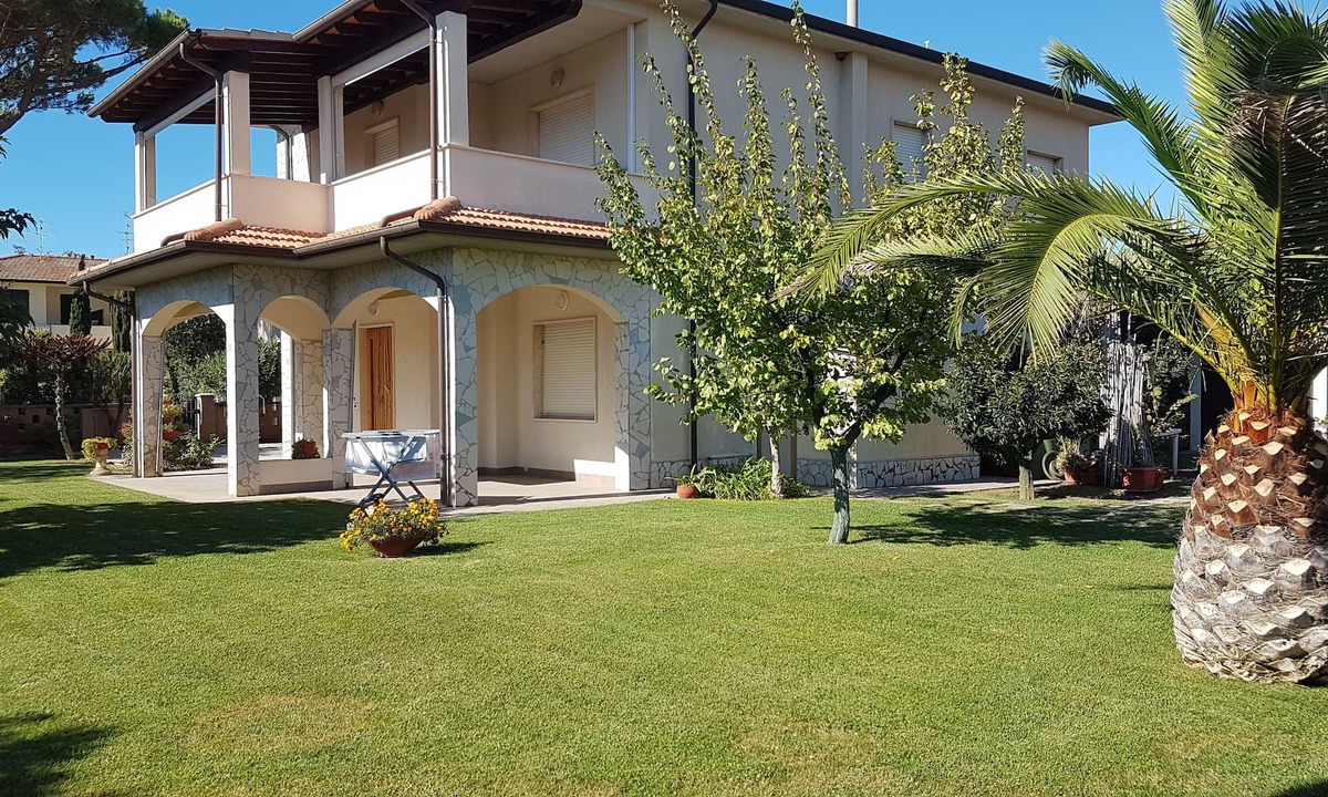 Marina di Castagneto Carducci Apartment | Semi-detached house near the sea