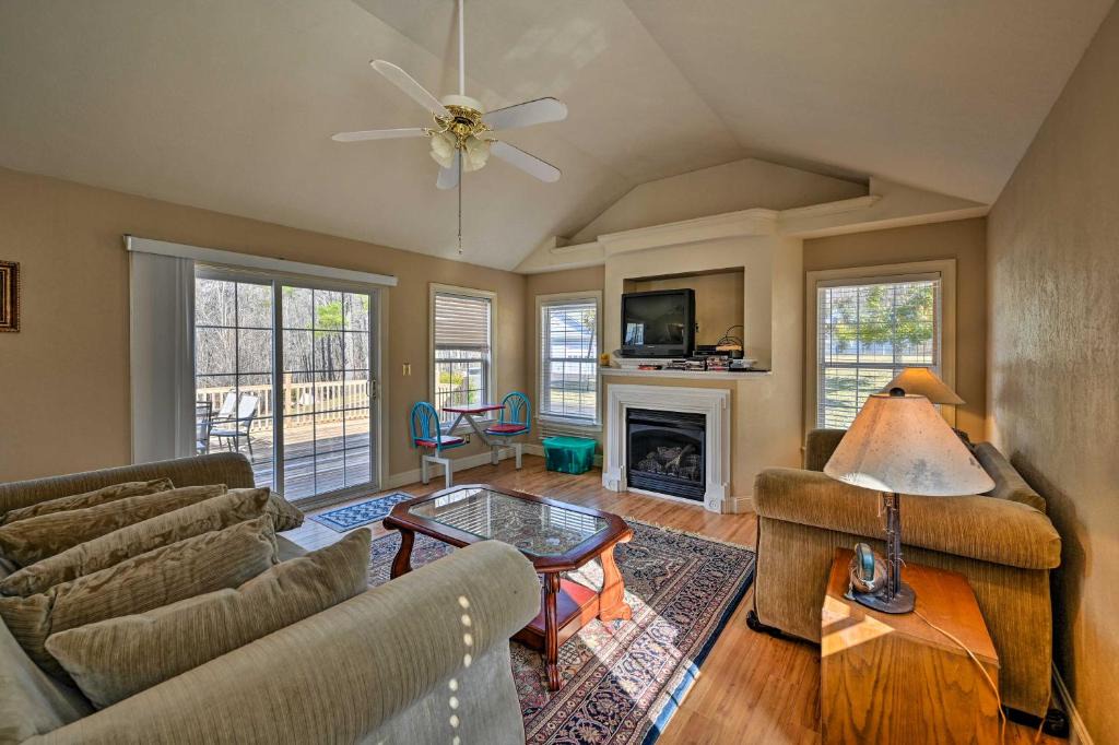 Piper Gap House | Serene Blue Ridge Getaway in Galax w/Yard!