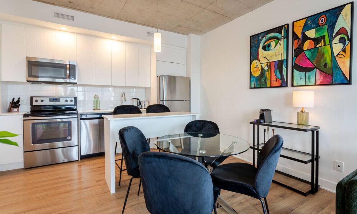Quartier des Spectacles Apartment | Skyline View Apartment | Free Parking