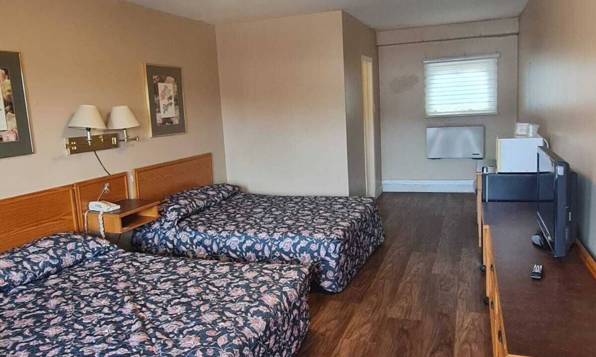 Gravenhurst Hotel | Skyways Motel Muskoka Gravenhurst ON 11