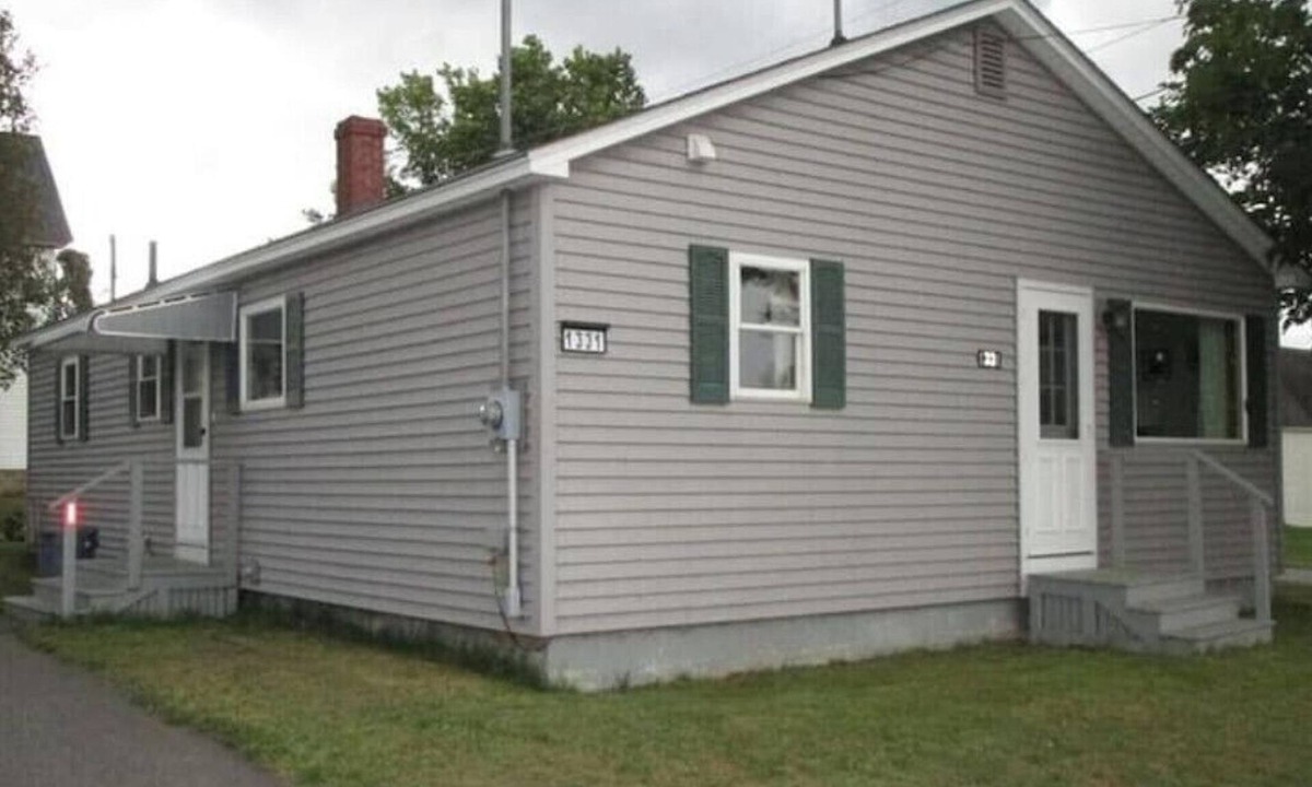 Washburn House | "Snowmobile/ATV Haven LLC" w/access to ITS 83/105