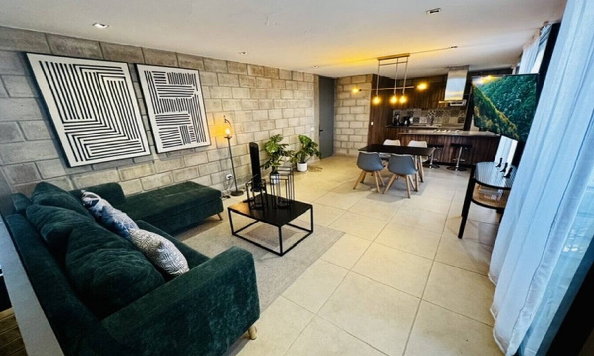 Downtown Guadalajara Apartment | Sophisticated Loft w/Gym & Dedicated Coworking Zone | 2 BD | Tribu Colón (304)