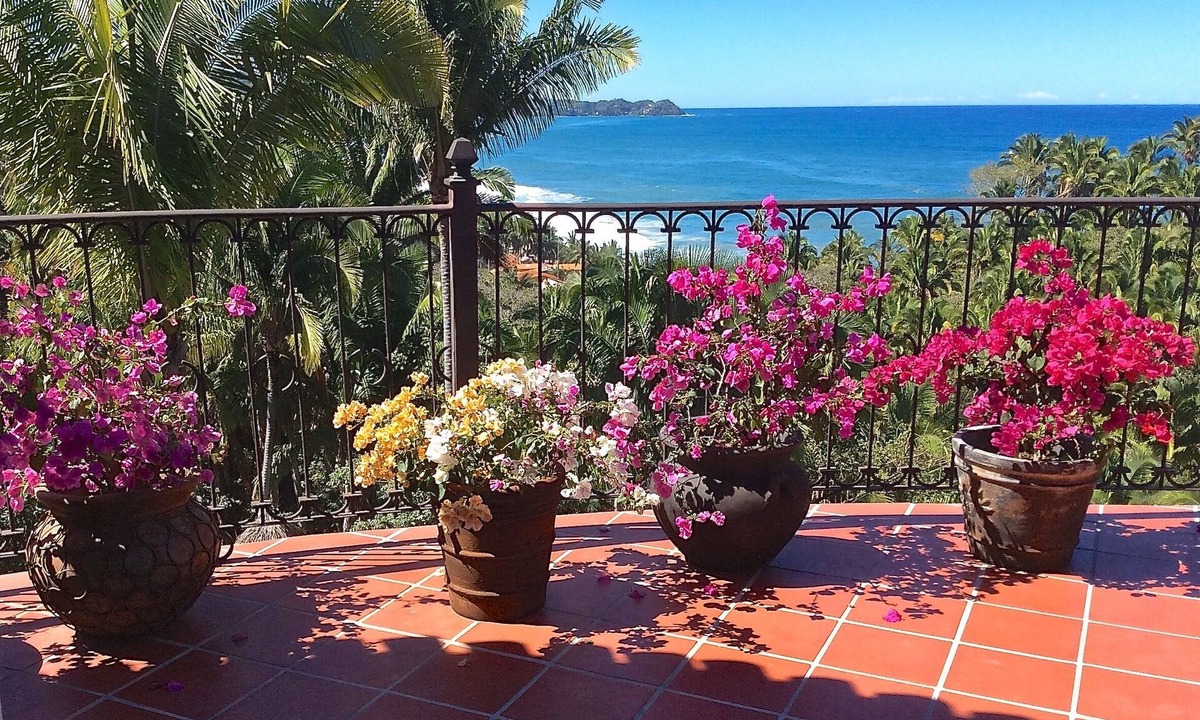 San Francisco Villa | Spacious Luxury Villa - 2 Pools & Ocean Views - Sleeps 16, Perfect for Reunions!