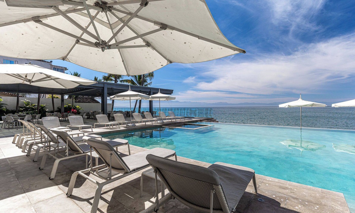 Bucerias Condo | Spacious 4-bedroom beach front condo in new Bantay Resort