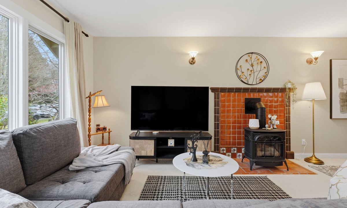 West Point Grey House | Spacious 4BR Home MAJOR INTERNATIONAL SPORTING EVENT & Family Near UBC
