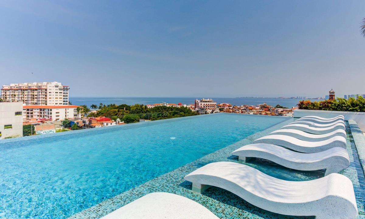 Romantic Zone Condo | Spacious Avida Condo Romantic Zone Rooftop Pool