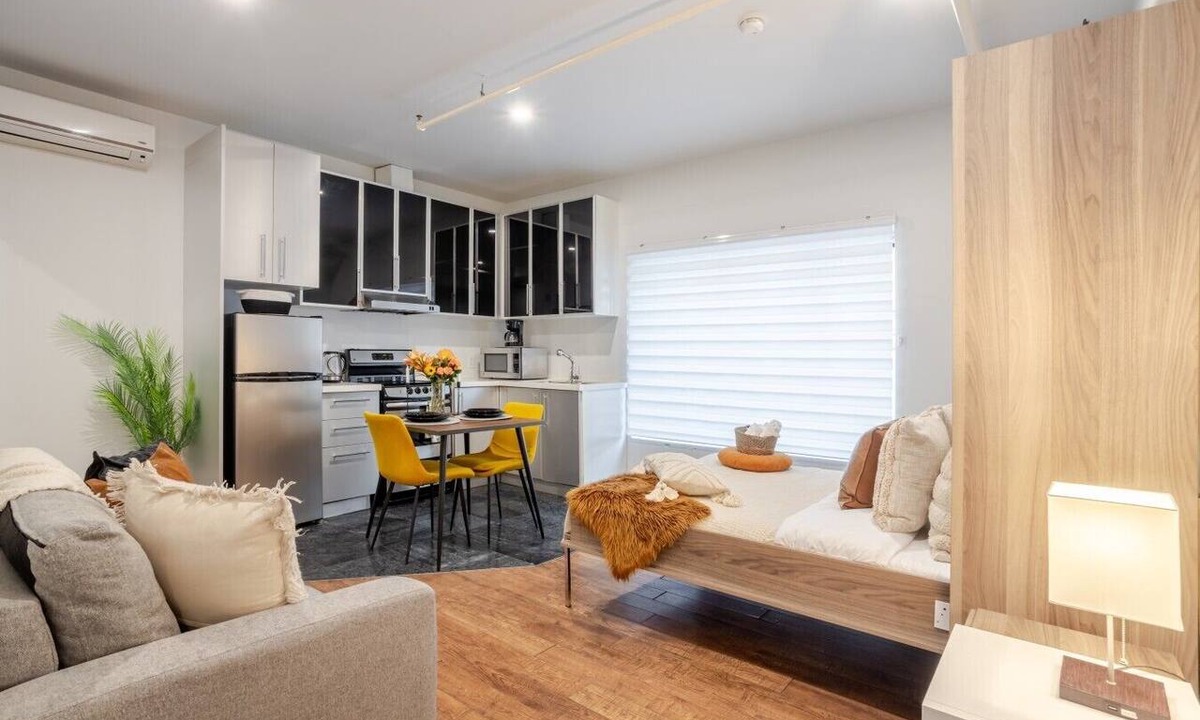 Downtown Montreal Apartment | Spacious Bishop Apartment –Prime Downtown Stay