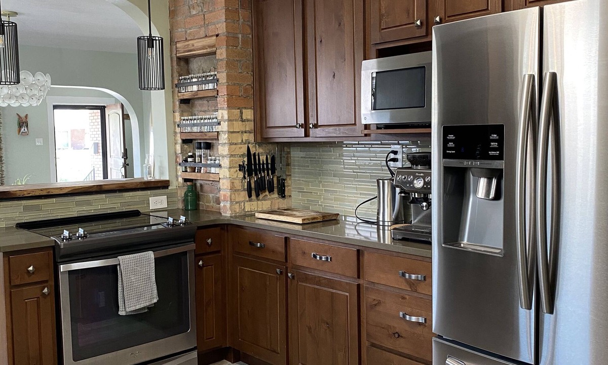 East Central House | Spacious, charming Liberty Wells Bungalow with Barrel Sauna & Cold plunge