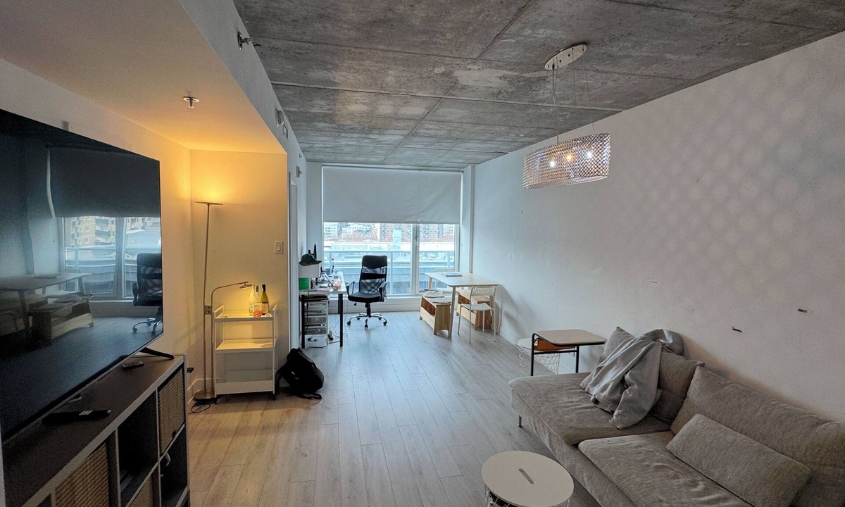 Quartier des Spectacles Condo | Spacious Downtown 1 bedroom condo with Gym, Walk to Old Port