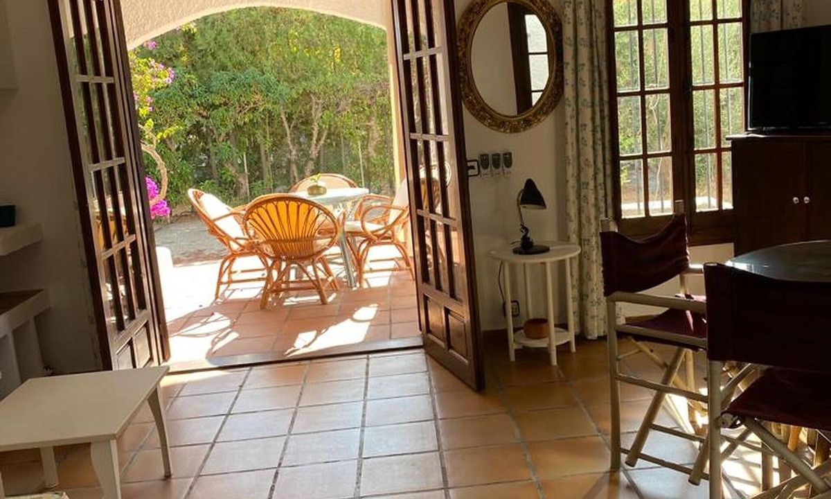 Carboneras House | Spacious holiday home with private garden