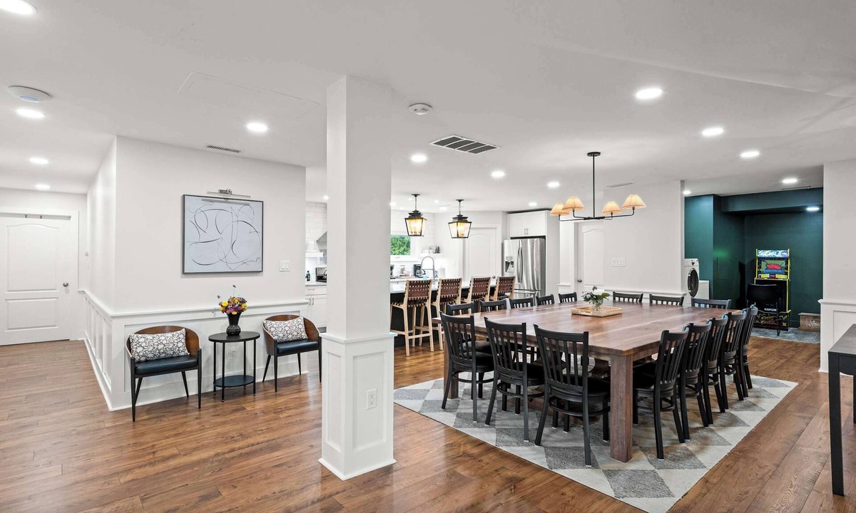 Williamstown House | Spacious Home for 12 Near Ark - w/Pool & Hot Tub!