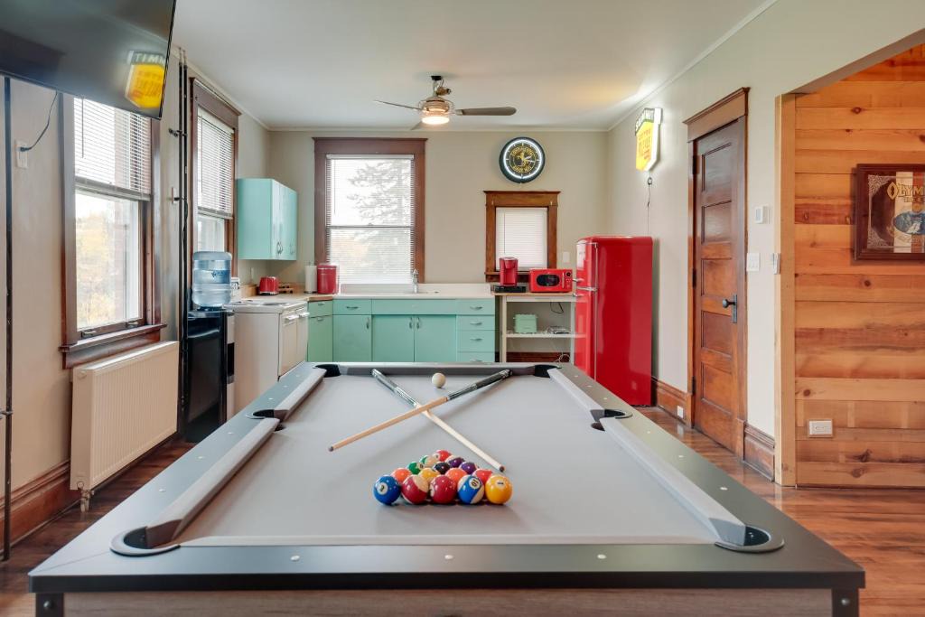 Bessemer House | Spacious Home in Ramsay 9 Smart TVs and Pool Table!