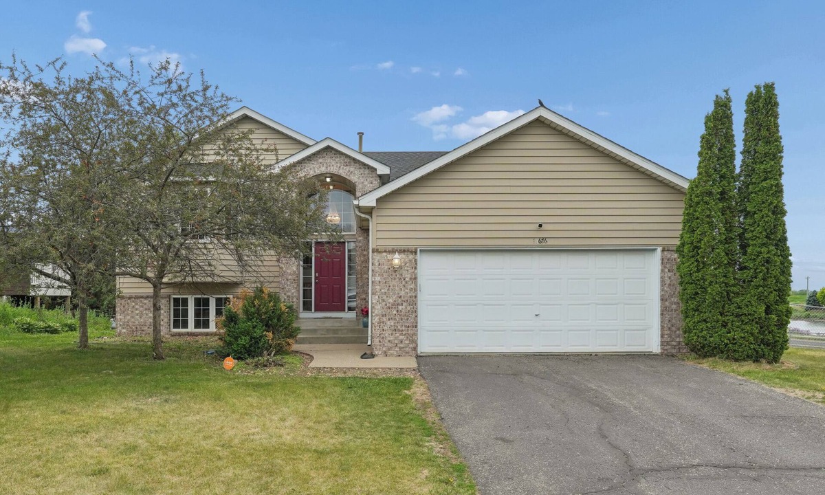 Rosemount House | Spacious Home with Indoor a jetted bathtub.