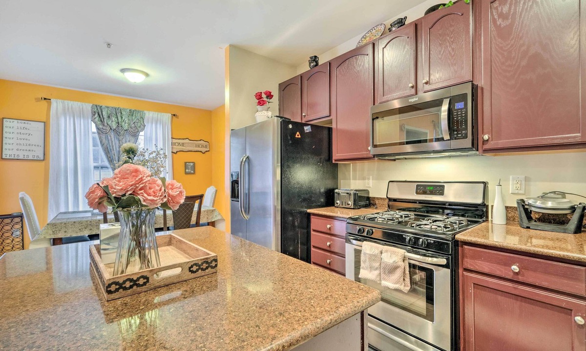 Odenton House | Spacious Odenton Townhome: 21 Mi to Baltimore