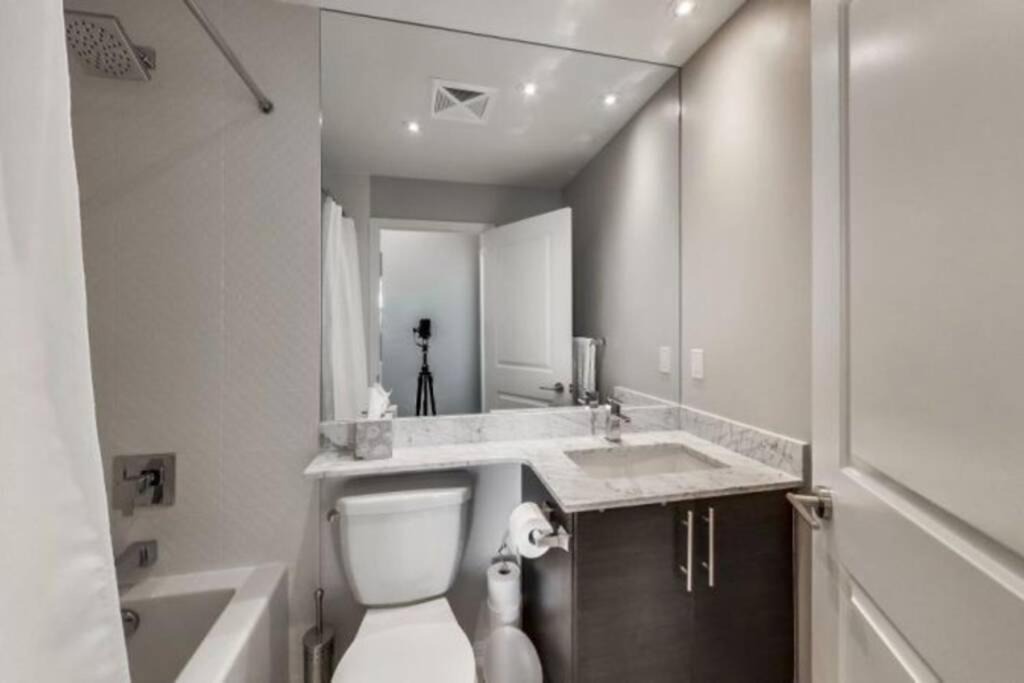 King West Village Apartment | Spacious Suite Steps to King+Queen West Lake Views