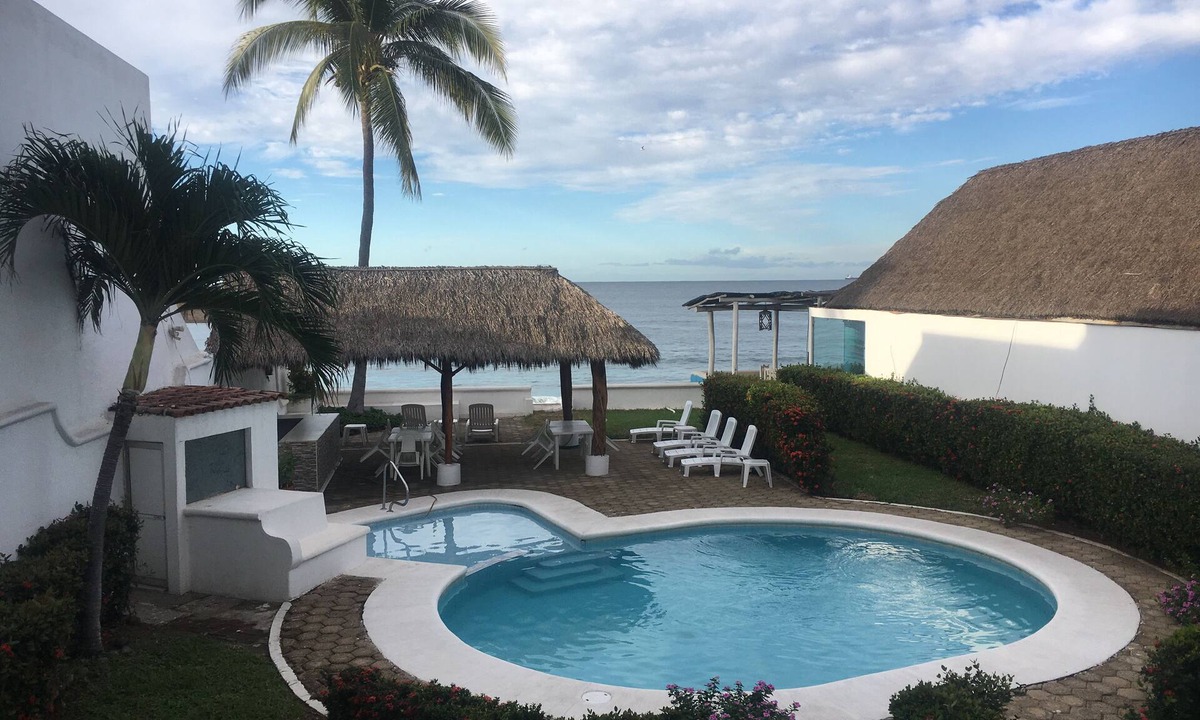 Manzanillo Apartment | SPECTACULAR VIEWS! Oceanfront condo with all you need for your vacations!