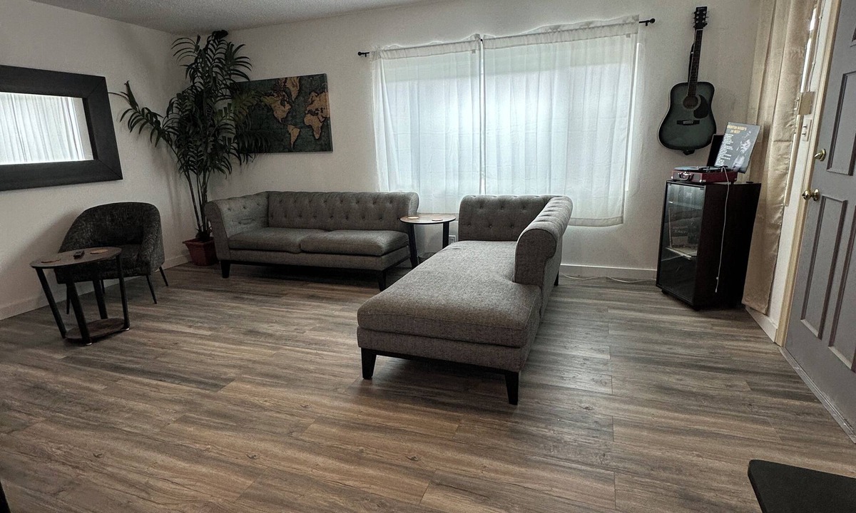 Lennox House | Stadium Stay! Cozy 2BR Steps from SoFi & Kia Forum