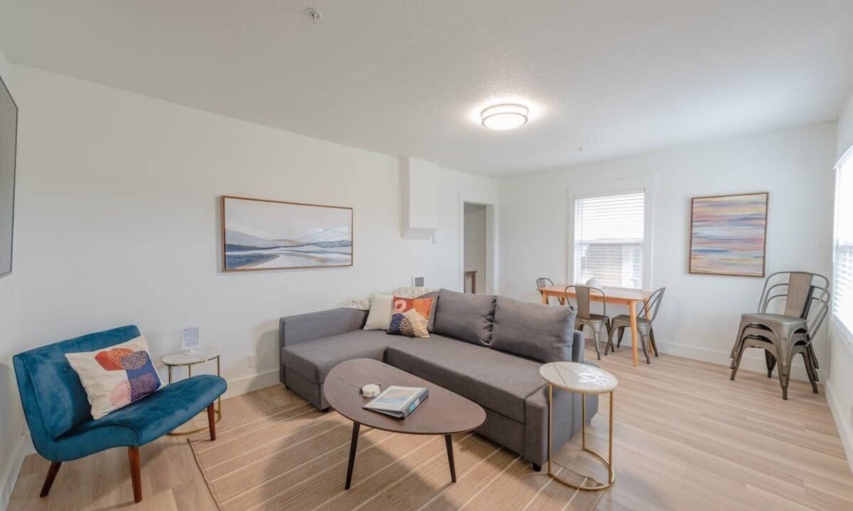 Coos Bay House | #StayInMyDistrict Indigo Cottage Coos Bay