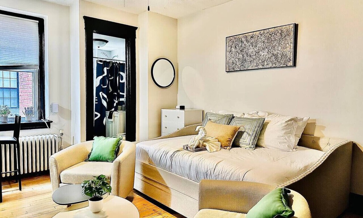 Dwight Apartment | Studio City Stay in the heart of Downtown New Haven, commutable and walkable to Yale and Yale hospital.