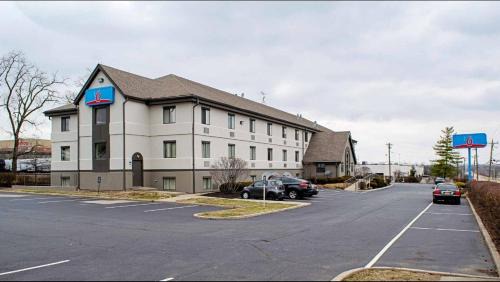 Springdale Hotel | Studio Lodge - Cincinnati - Springdale