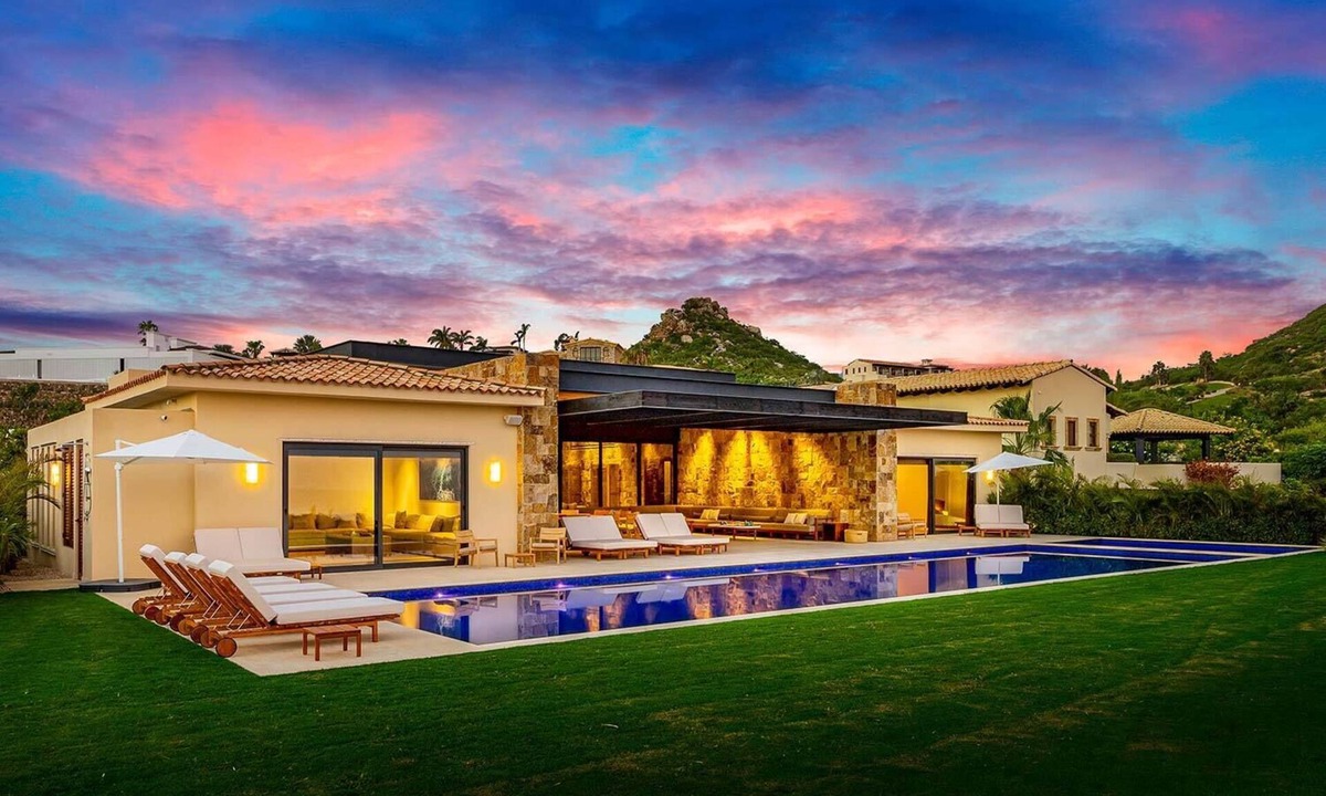 San Jose del Cabo Villa | Stunning 11Bd Villa, Chef + Butler + Indoor Tennis + Steps from the Beach!