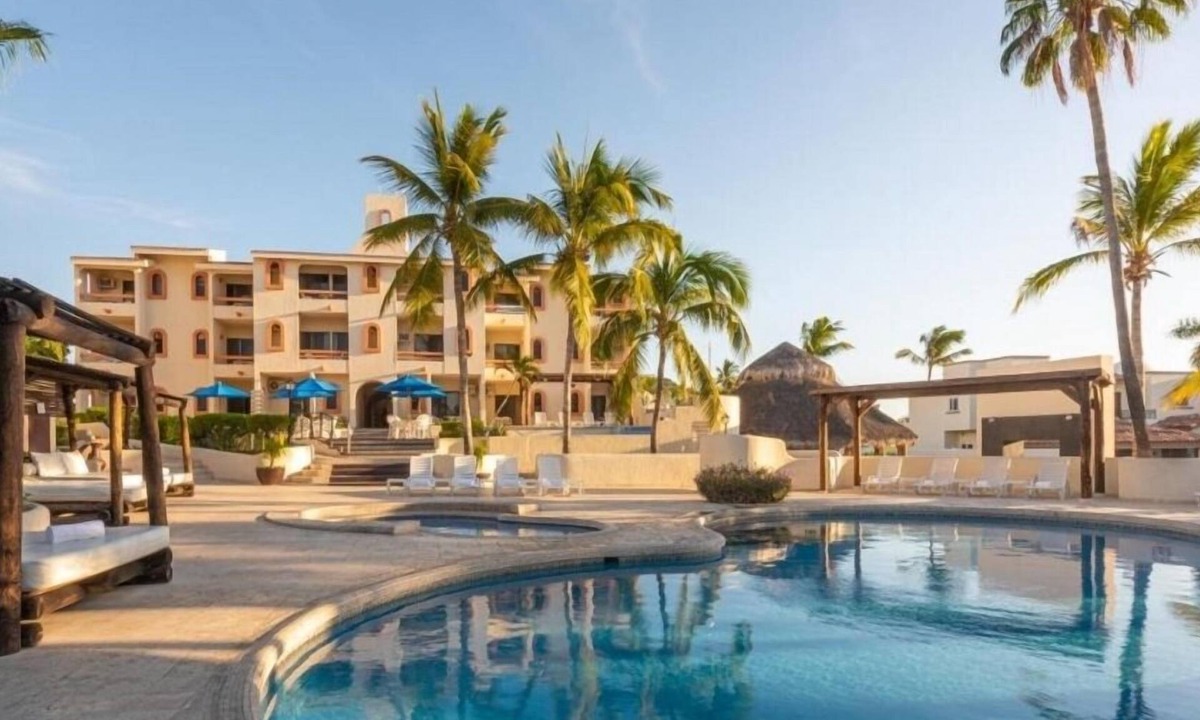 Campo de Golf Fonatur Hotel | Stunning 1BR Condo with Outdoor Pool