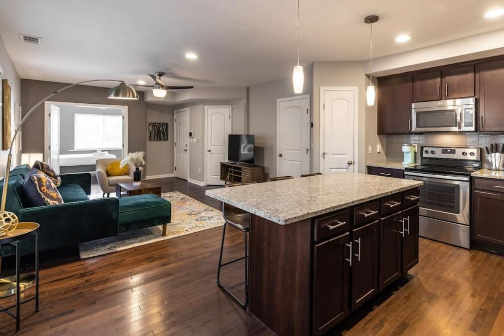 Mount Auburn Apartment | Stunning 2BR Apartment Near Downtown