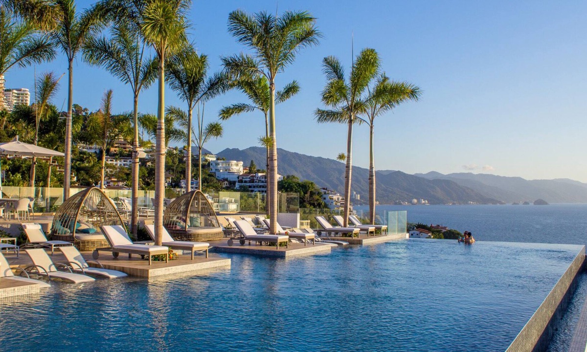 South Shore Hotel Area Condo | STUNNING 3400 SQFT OCEANFRONT LUXURY @ SAYAN BEACH.