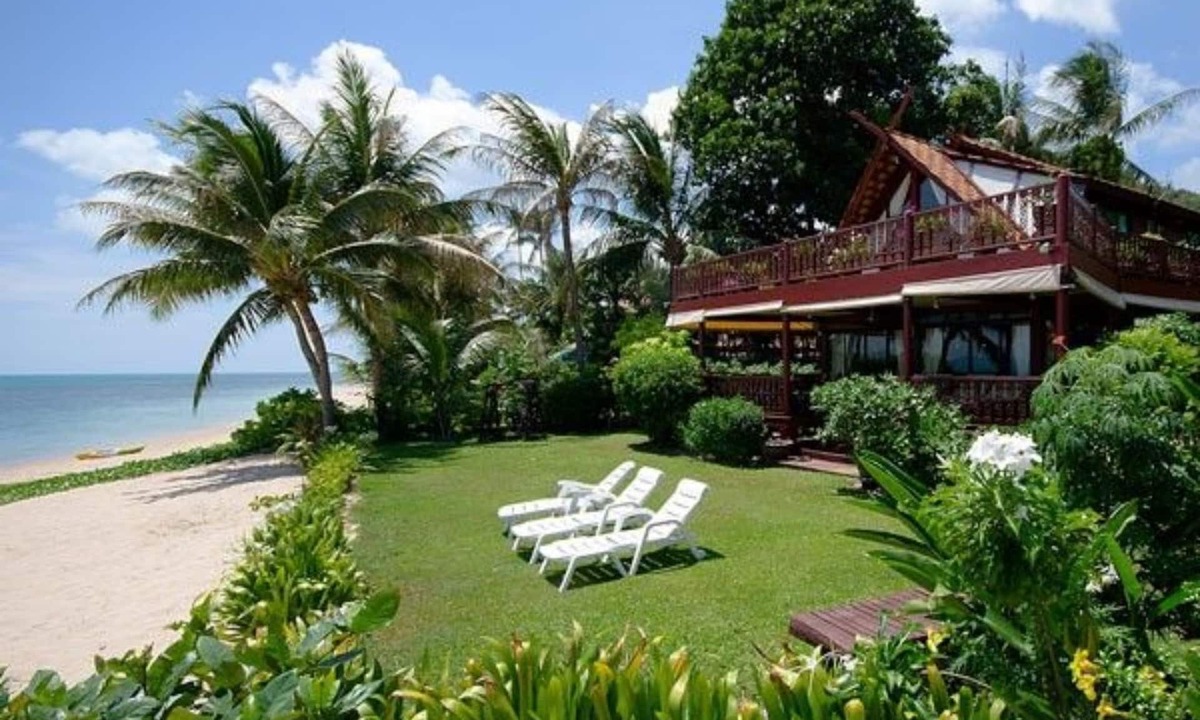 Bang Po Villa | STUNNING BEACHFRONT traditional Thai style- 5 Bedrooms Villa with Private pool