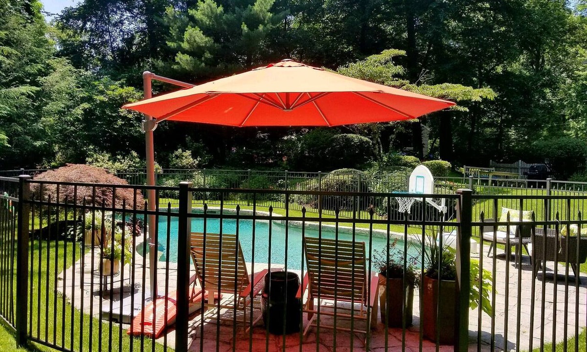 Westport House | STUNNING POOL & SCREENED PORCH! Private home, close to EVERYTHING!
