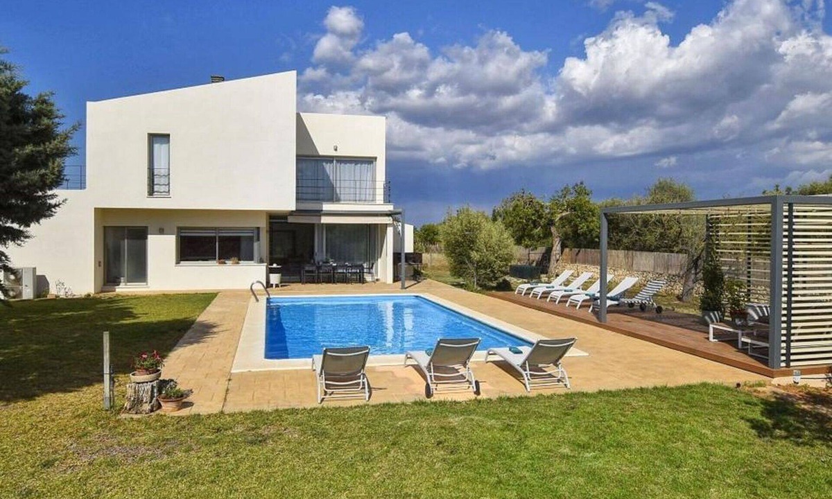 Binissalem House | Stunning private villa for 12 people with WIFI, A/C, private pool, TV, patio and panoramic view