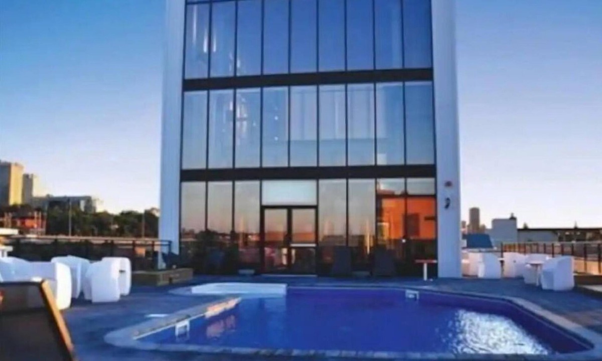 Old Montreal Apartment | STUNNING URBAN LOFT-GREAT AMENITIES & ROOFTOP POOL