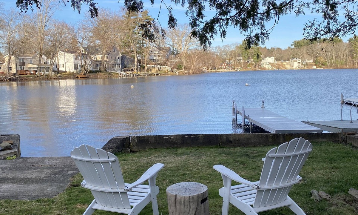Amesbury Apartment | Stunning waterfront retreat on lake Attitash- Dog friendly