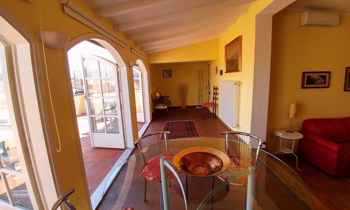 Santa Maria Novella Apartment | Stylish and bright apartment with panoramic views over the old town