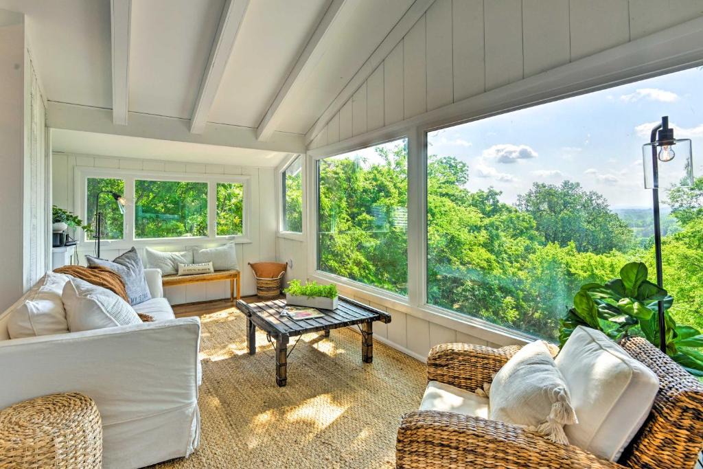 Franklin House | Stylish Franklin Cabin on 6 Private Acres!