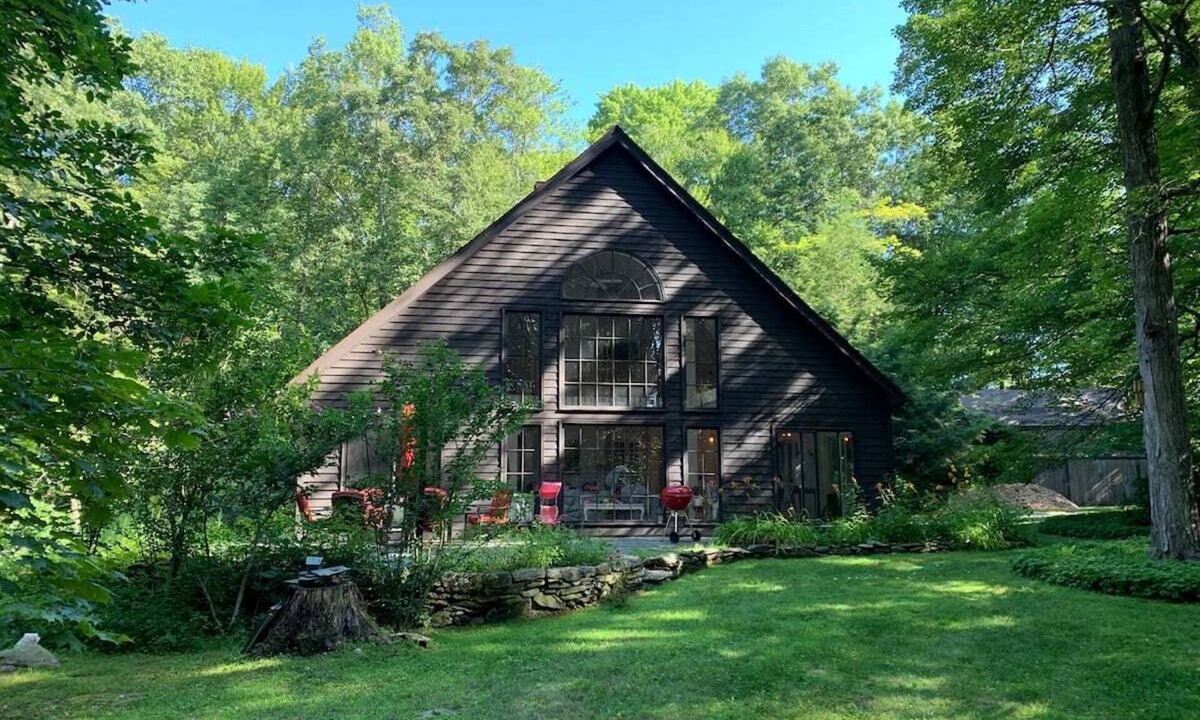 Sharon Cottage | Sun filled cottage in the woods