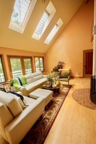 Harwinton Bed & Breakfast | SunnyPeace Modern Home Stay